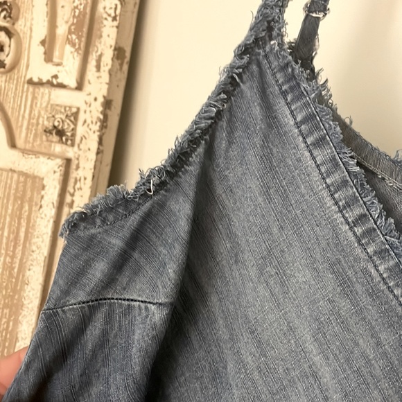 BELLA DAHL OMBRÉ FRAYED EDGE TOP - Picture 3 of 6